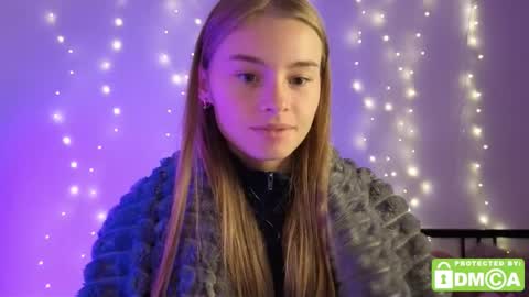 Snapshot of roxxxie_reid chatting on 28, 10, 2025 Roxieex ABBY online show from 28, 10, 2025