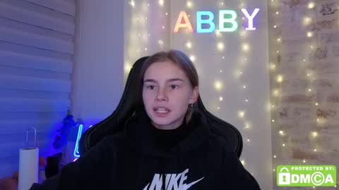 Snapshot of roxxxie_reid chatting on 18, 12, 2025 Roxieex ABBY online show from 18, 12, 2025