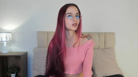 Snapshot of roxxy_mora chatting on 25, 1, 2025 Roxxy online show from 25, 1, 2025