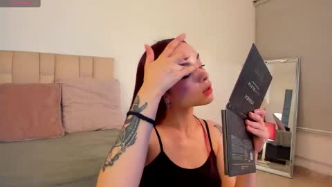 Snapshot of roxxy_mora chatting on 11, 3, 2025 Roxxy online show from 11, 3, 2025
