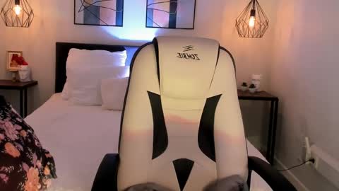 Snapshot of roxy_wet chatting on 20, 5, 2026 Roxy follow me online show from 20, 5, 2026