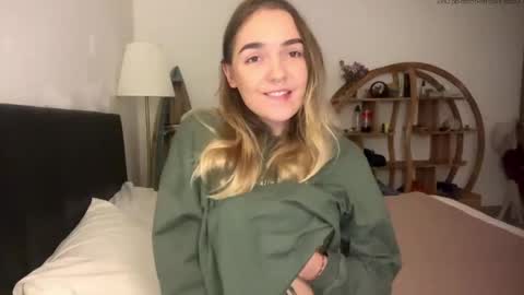 Snapshot of roxysweetdream chatting on 11, 5, 2026 Roxy online show from 11, 5, 2026