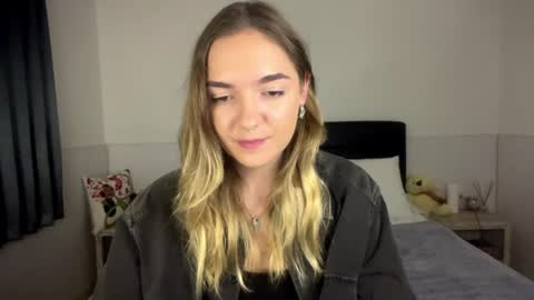 Snapshot of roxysweetdream chatting on 15, 7, 2026 Roxy online show from 15, 7, 2026