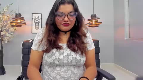 Snapshot of roxyvixen_ chatting on 2, 11, 2025 Roxy Vixen online show from 2, 11, 2025