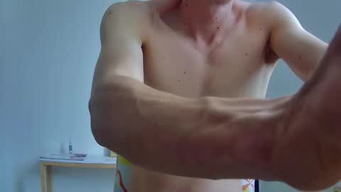 Snapshot of royyourtoy chatting on 13, 9, 2025 Roy online show from 13, 9, 2025