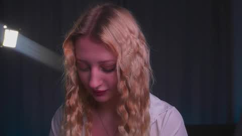 Snapshot of rue_novella chatting on 6, 10, 2025 Mila online show from 6, 10, 2025