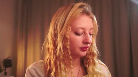 Snapshot of rue_novella chatting on 10, 10, 2025 Mila online show from 10, 10, 2025