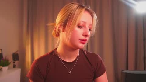 Snapshot of rue_novella chatting on 11, 10, 2025 Mila online show from 11, 10, 2025