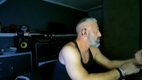 Chico que rico Caliente online show from 9, 4, 2026
