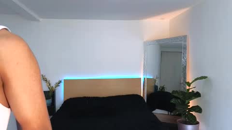  R U S S E L L  online show from 15, 9, 2025