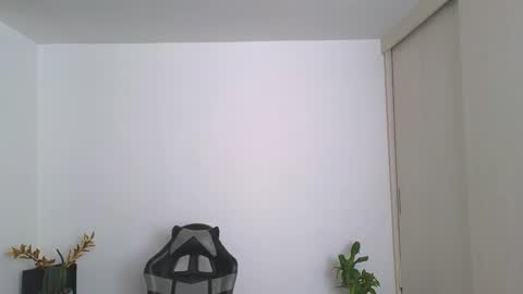  R U S S E L L  online show from 23, 9, 2025