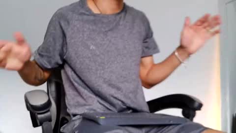  R U S S E L L  online show from 15, 10, 2025