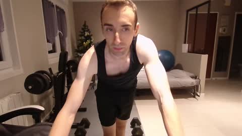 Snapshot of ryukukamifr chatting on 2, 12, 2024 Ryuk FR online show from 2, 12, 2024