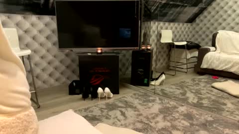 Laura online show from 11, 3, 2025