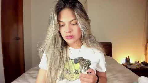 Snapshot of s_u_n_r_i_s_e_e chatting on 17, 2, 2026 Leslie Beltrn online show from 17, 2, 2026