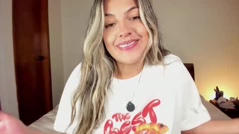 Snapshot of s_u_n_r_i_s_e_e chatting on 23, 2, 2026 Leslie Beltrn online show from 23, 2, 2026