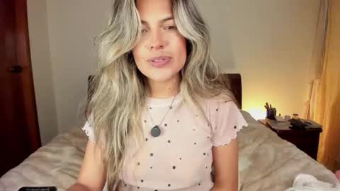 Snapshot of s_u_n_r_i_s_e_e chatting on 25, 2, 2026 Leslie Beltrn online show from 25, 2, 2026