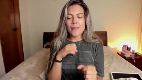 Snapshot of s_u_n_r_i_s_e_e chatting on 25, 3, 2026 Leslie Beltrn online show from 25, 3, 2026