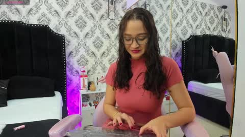 Snapshot of saara_brown chatting on 2, 2, 2025 Saara Brown online show from 2, 2, 2025