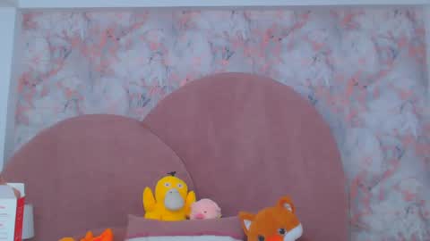 Snapshot of saara_brown chatting on 4, 2, 2025 Saara Brown online show from 4, 2, 2025