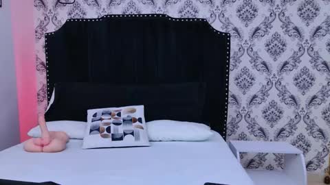 Snapshot of saara_brown chatting on 17, 10, 2025 Saara Brown online show from 17, 10, 2025