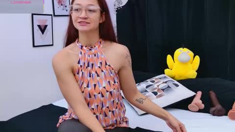 Snapshot of saara_brown chatting on 20, 11, 2025 Saara Brown online show from 20, 11, 2025