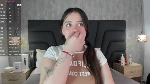 Snapshot of sabrina_lennox chatting on 5, 3, 2025 Sabrina Maria online show from 5, 3, 2025