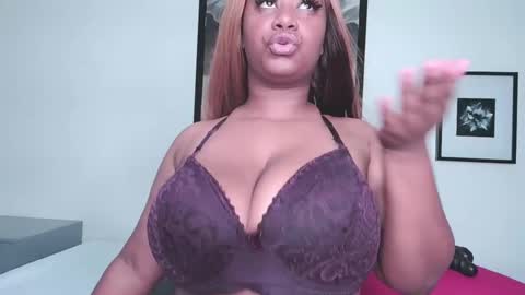 Snapshot of sabrina_mora chatting on 28, 12, 2024 Sabrina Mora online show from 28, 12, 2024