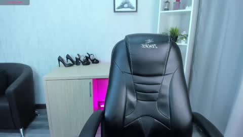 GMT7TueWedThuFriSatSun 0100am-0700am online show from 19, 1, 2025