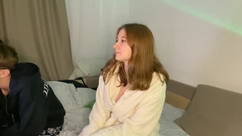 Snapshot of sabrinaanddaniel chatting on 6, 1, 2025 SabrinaDaniel online show from 6, 1, 2025