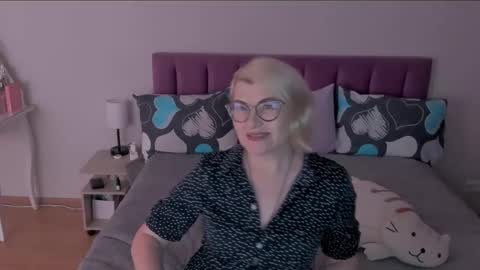 Sabrina MacMarren online show from 20, 2, 2025