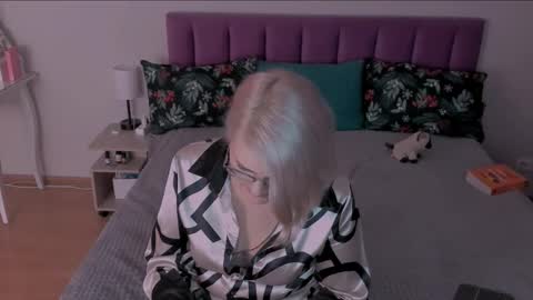 Sabrina MacMarren online show from 7, 3, 2025