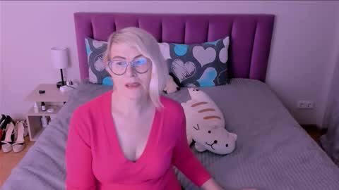 Sabrina MacMarren online show from 9, 9, 2025