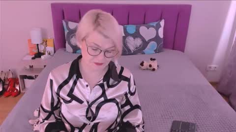 Sabrina MacMarren online show from 18, 10, 2025