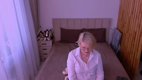 Snapshot of sabrinamacmarren chatting on 5, 6, 2026 Sabrina MacMarren online show from 5, 6, 2026