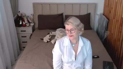 Snapshot of sabrinamacmarren chatting on 3, 7, 2026 Sabrina MacMarren online show from 3, 7, 2026