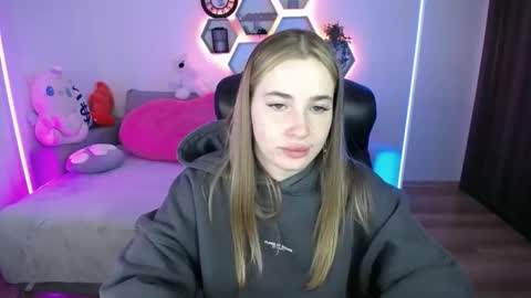 Snapshot of sabrinviolet chatting on 13, 5, 2026 Sabrina Violet online show from 13, 5, 2026