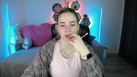 Snapshot of sabrinviolet chatting on 19, 5, 2026 Sabrina Violet online show from 19, 5, 2026