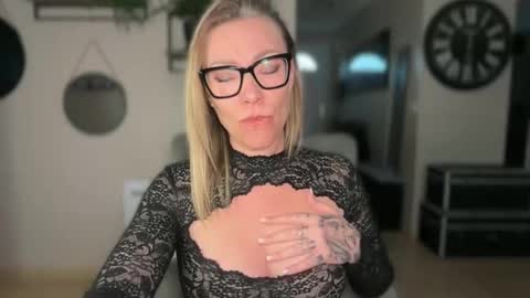 Snapshot of sacha__xx chatting on 2, 3, 2026 sacha__xx online show from 2, 3, 2026