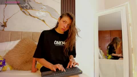 Snapshot of sacrlet_fox75 chatting on 26, 5, 2026 scarlet fox75 online show from 26, 5, 2026