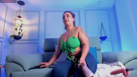 Snapshot of saharawalker chatting on 4, 2, 2025 SAHARA WALKER online show from 4, 2, 2025