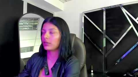 salmaportman_ online show from 19, 10, 2025