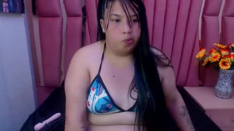 Snapshot of salome_curvy_ chatting on 5, 11, 2025 salome_curvy_ online show from 5, 11, 2025