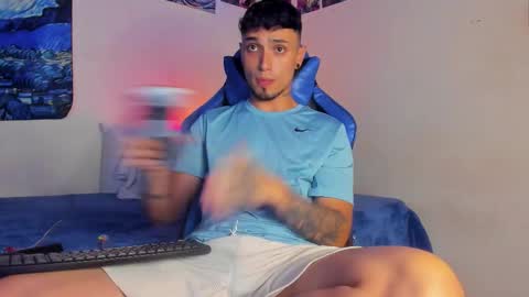 Snapshot of salvatore_dereck chatting on 18, 3, 2026 online show from 18, 3, 2026