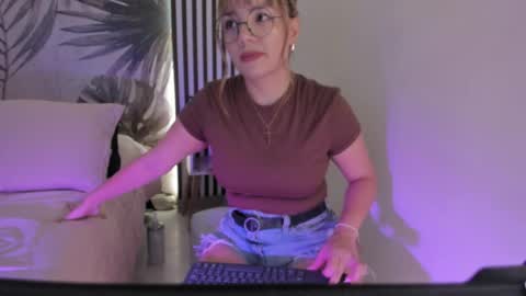 Snapshot of samaantha_white_ chatting on 1, 5, 2026 Samaantha online show from 1, 5, 2026