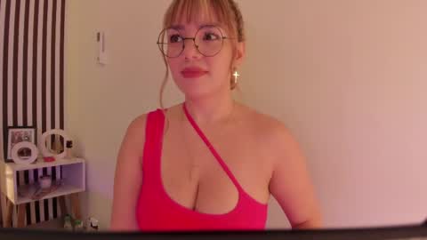 Snapshot of samaantha_white_ chatting on 2, 5, 2026 Samaantha online show from 2, 5, 2026