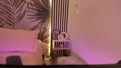 Snapshot of samaantha_white_ chatting on 28, 5, 2026 Samaantha online show from 28, 5, 2026