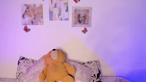 Samara is my name a pleasure delighted that you are here leave your thumb up it is important to me online show from 29, 1, 2025