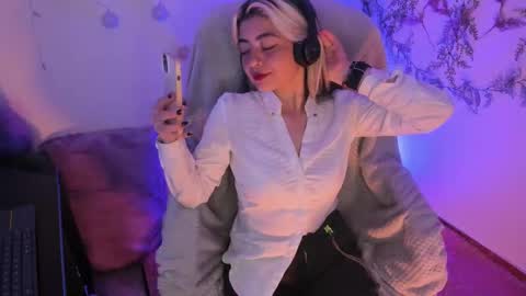 Snapshot of sammysammy_ chatting on 5, 2, 2025   online show from 5, 2, 2025