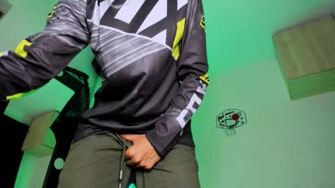 Snapshot of samuel_suarez chatting on 15, 1, 2026 online show from 15, 1, 2026